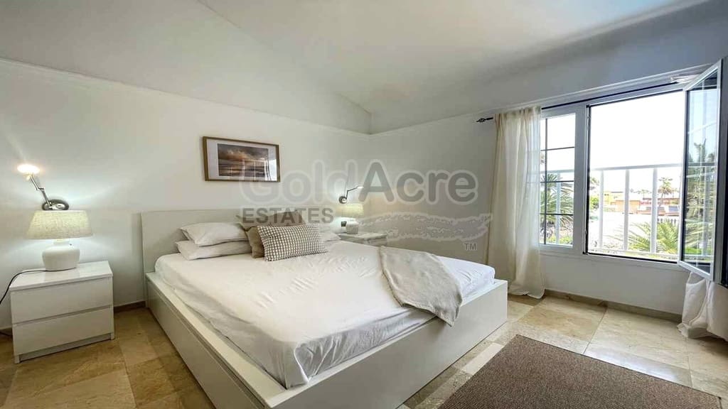 3 bedroom Villa for sale in Corralejo with pool garage - € 675,000 (Ref: 9124675)