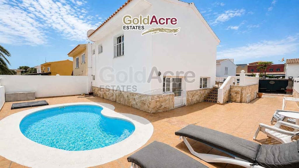 3 bedroom Villa for sale in Corralejo with pool garage - € 675,000 (Ref: 9124675)