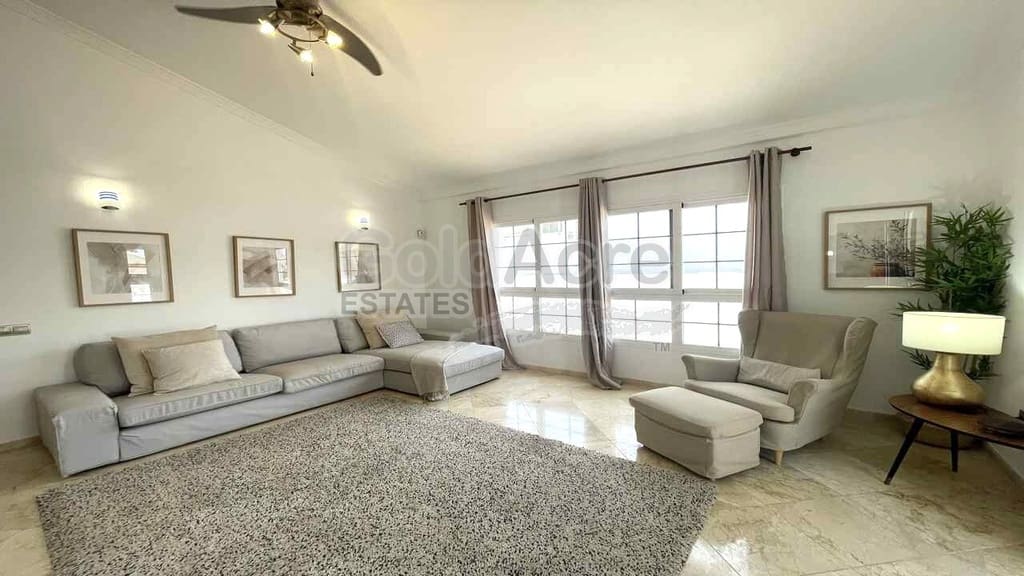3 bedroom Villa for sale in Corralejo with pool garage - € 675,000 (Ref: 9124675)
