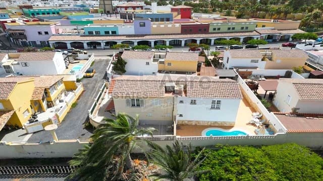 3 soveværelse Villa til salg i Corralejo, La Oliva med swimmingpool garage - € 675.000 (Ref: 9124675)