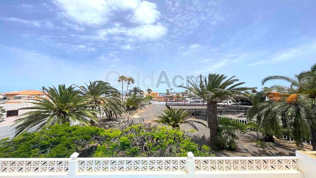 3 bedroom Villa for sale in Corralejo with pool garage - € 675,000 (Ref: 9124675)