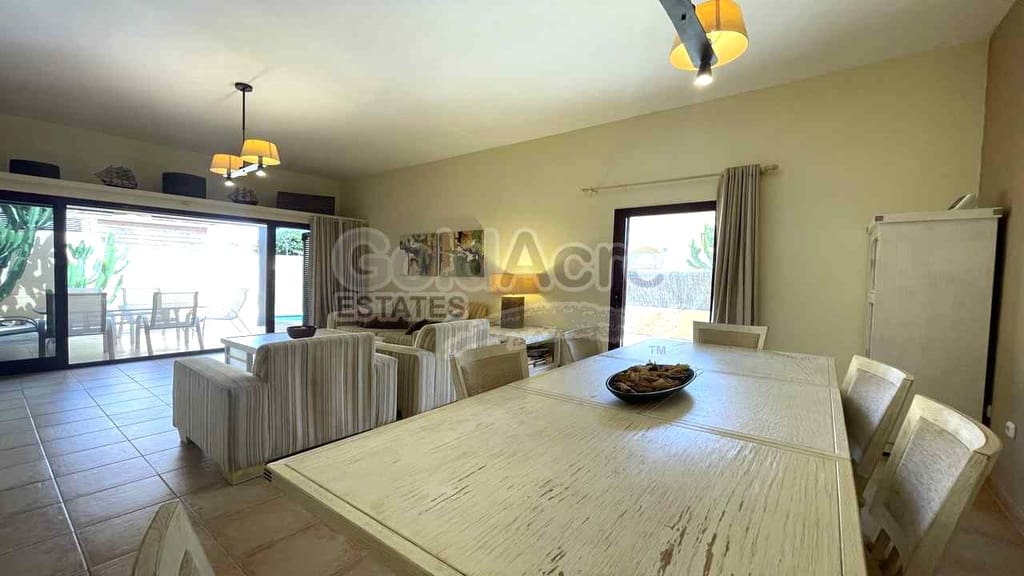 3 bedroom Villa for sale in La Oliva with pool - € 340,000 (Ref: 9129394)