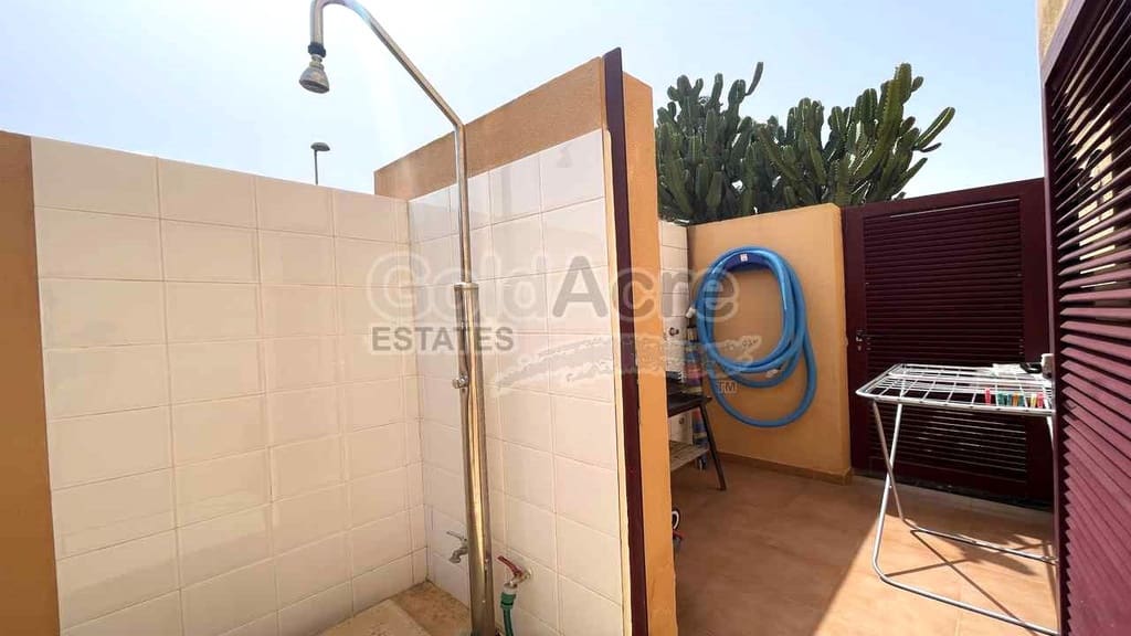 3 bedroom Villa for sale in La Oliva with pool - € 340,000 (Ref: 9129394)