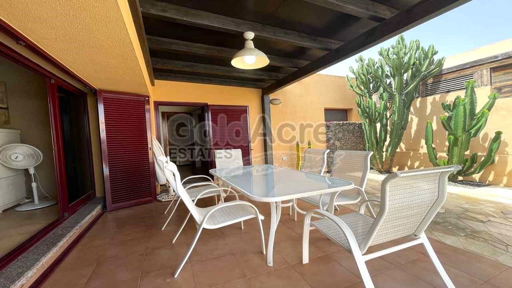 3 bedroom Villa for sale in La Oliva with pool - € 340,000 (Ref: 9129394)