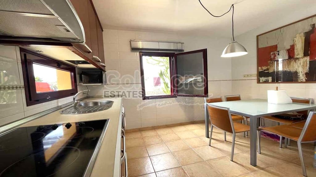 3 bedroom Villa for sale in La Oliva with pool - € 340,000 (Ref: 9129394)