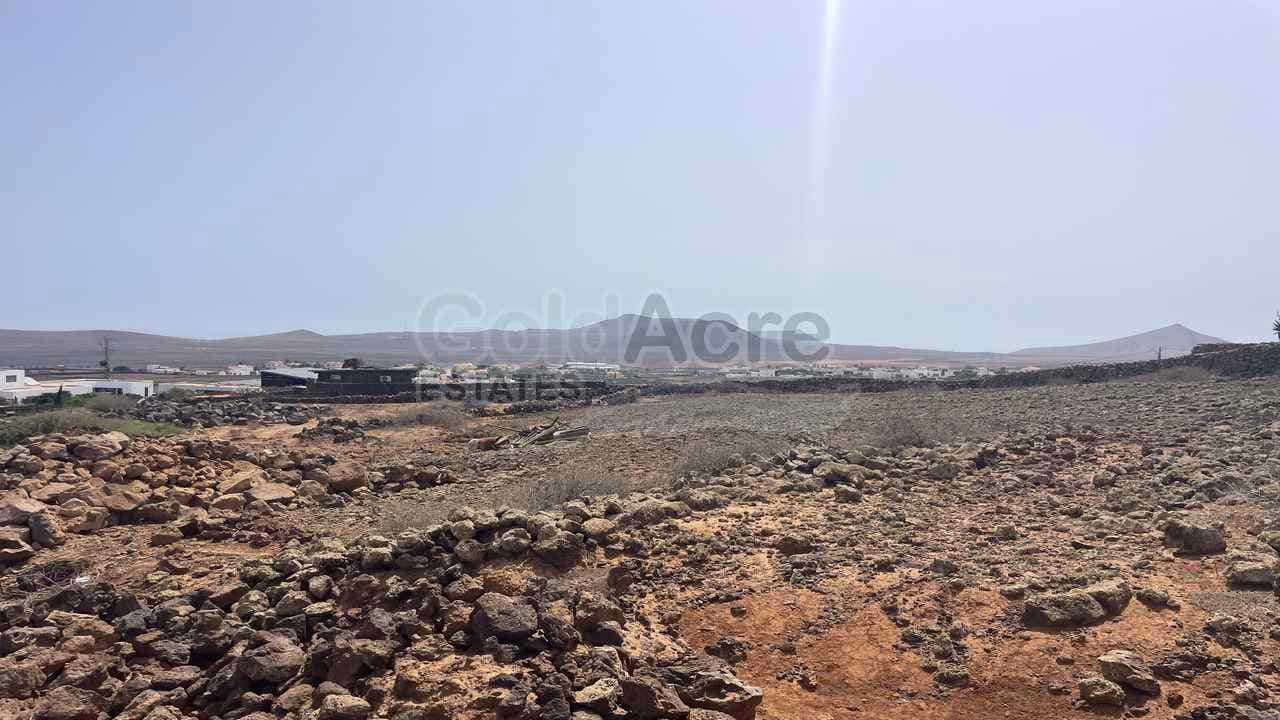 Grunde uden byggetilladelser til salg i Villaverde - € 180.000 (Ref: 9137460)