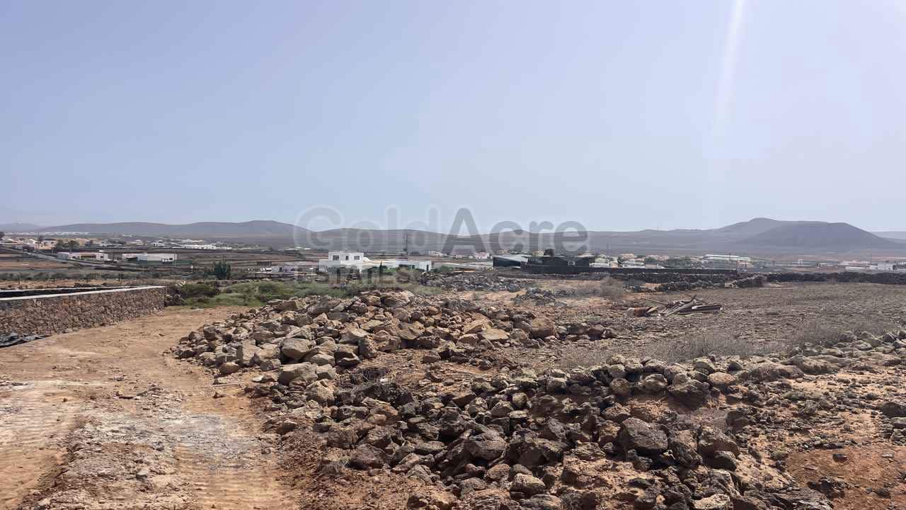 Grunde uden byggetilladelser til salg i Villaverde - € 180.000 (Ref: 9137460)