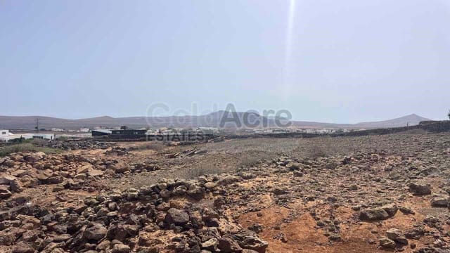 Grunde uden byggetilladelser til salg i Villaverde, La Oliva - € 180.000 (Ref: 9137460)