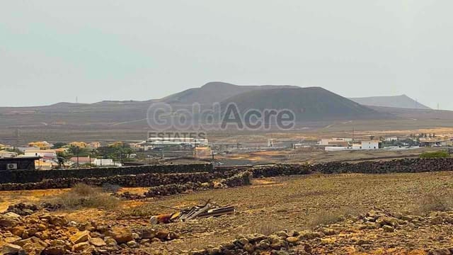 Ubebygd land til salgs i Villaverde, La Oliva - € 176 000 (Ref: 9137460)