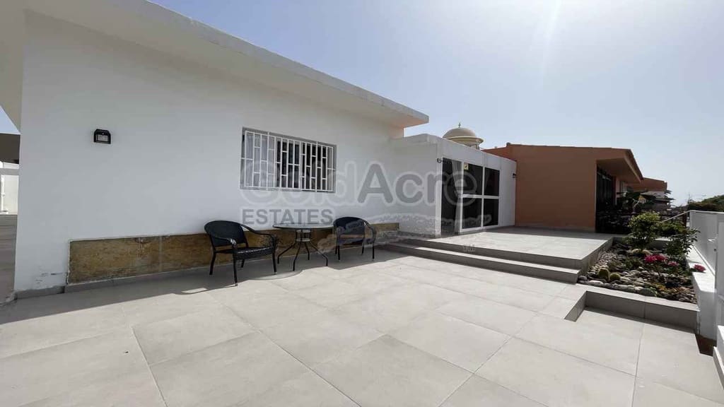 2 bedroom Villa for sale in Caleta de Fuste - € 390,000 (Ref: 9165556)