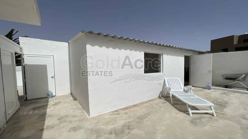 2 bedroom Villa for sale in Caleta de Fuste - € 390,000 (Ref: 9165556)
