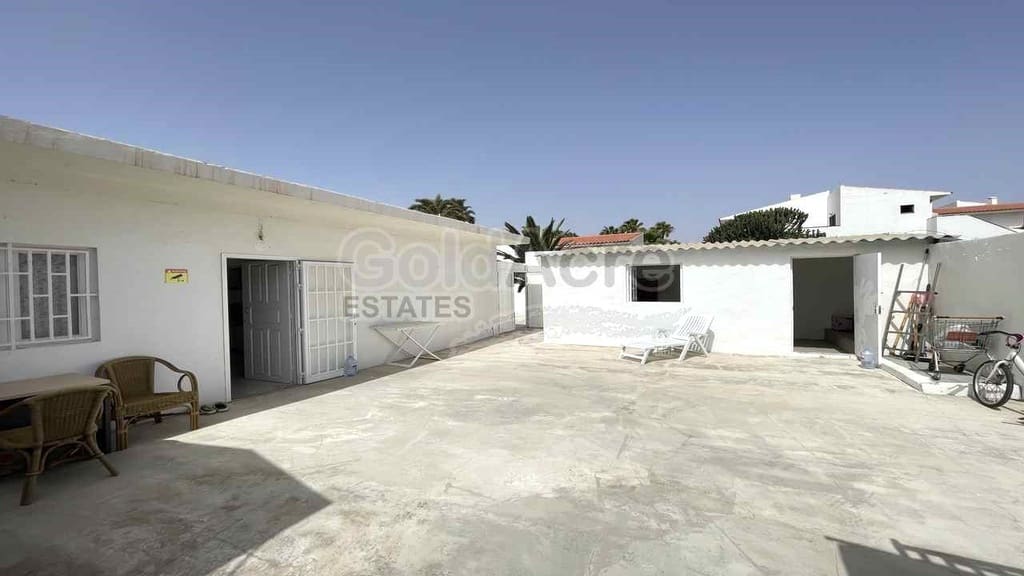 2 bedroom Villa for sale in Caleta de Fuste - € 390,000 (Ref: 9165556)