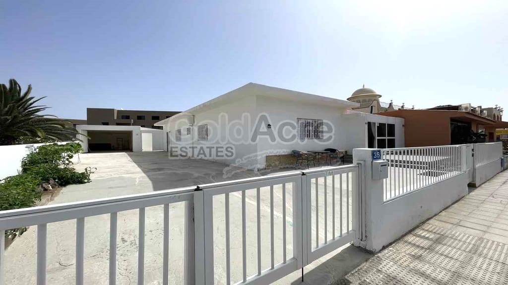 2 bedroom Villa for sale in Caleta de Fuste - € 390,000 (Ref: 9165556)