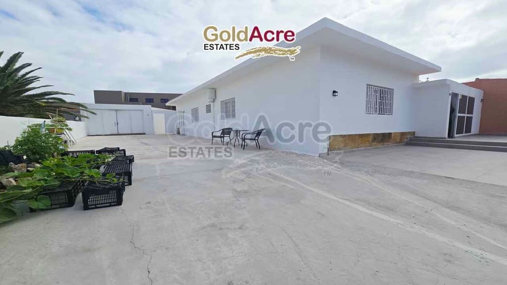 2 bedroom Villa for sale in Caleta de Fuste - € 390,000 (Ref: 9165556)