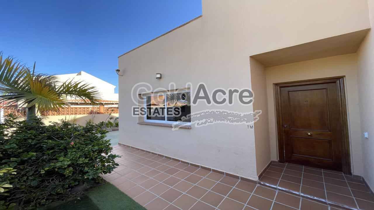 3 sypialnia Willa na sprzedaż w Corralejo z basenem - 515 000 € (Ref: 9181325)