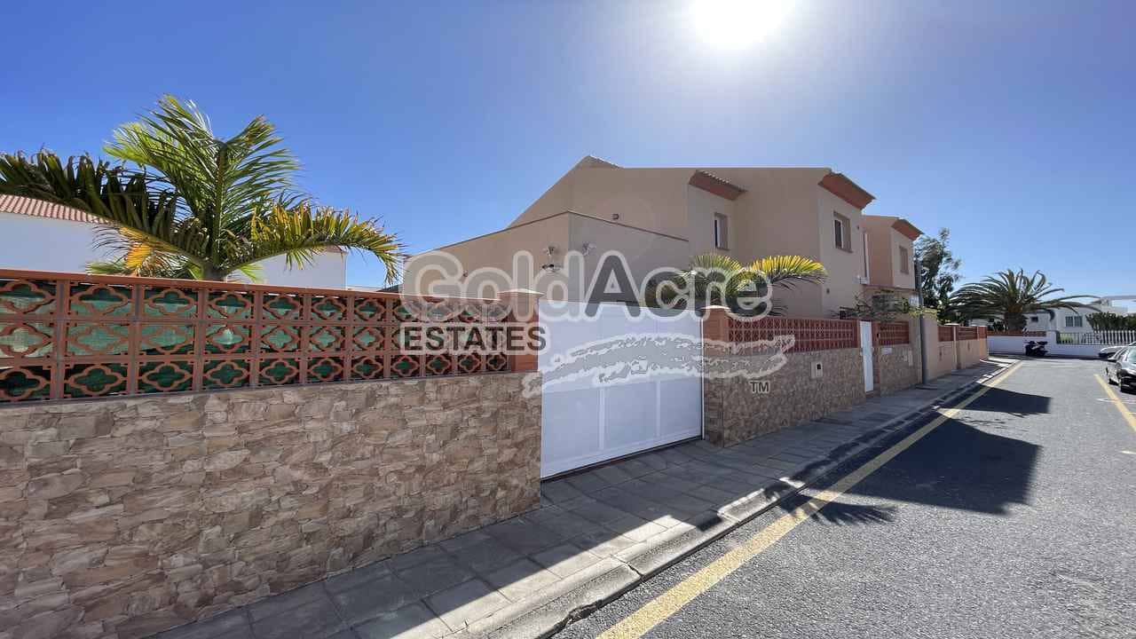 3 sypialnia Willa na sprzedaż w Corralejo z basenem - 515 000 € (Ref: 9181325)