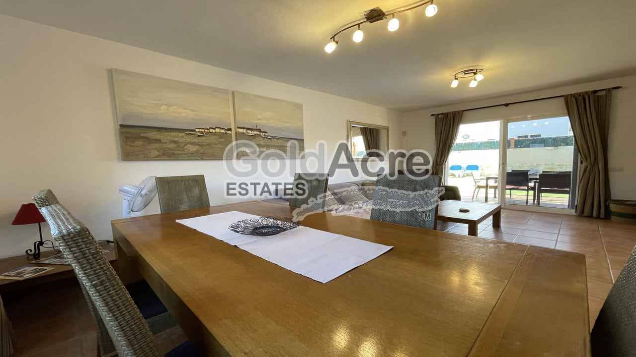 3 sypialnia Willa na sprzedaż w Corralejo z basenem - 515 000 € (Ref: 9181325)