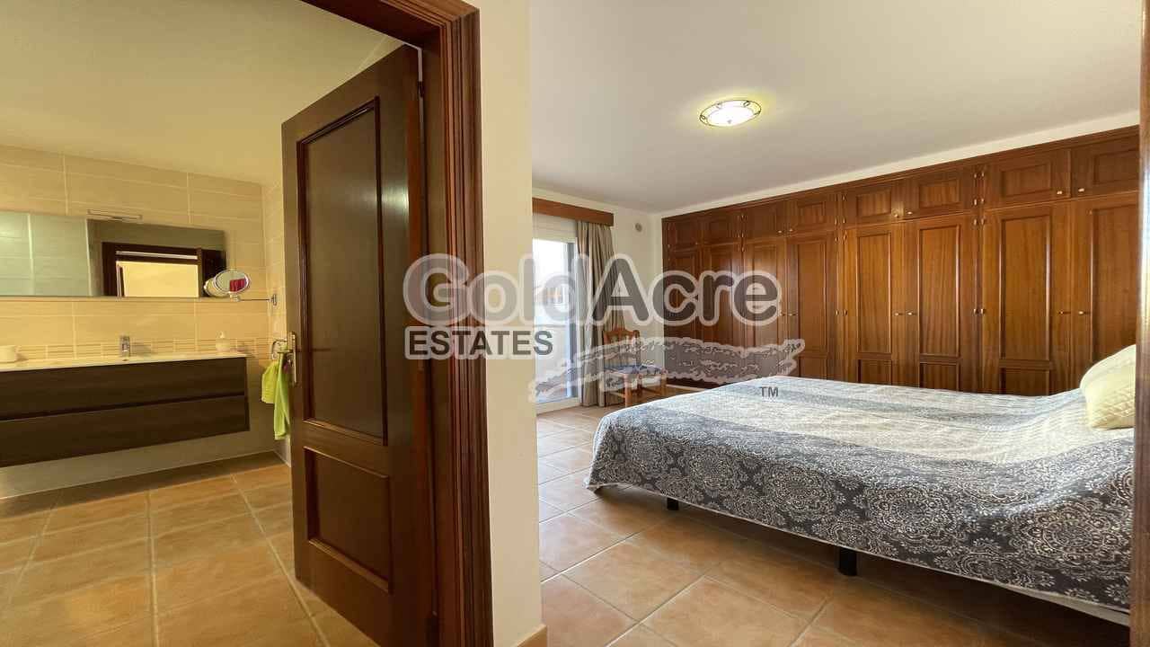 3 sypialnia Willa na sprzedaż w Corralejo z basenem - 515 000 € (Ref: 9181325)