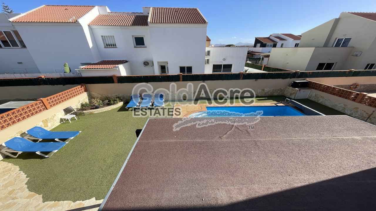 3 sypialnia Willa na sprzedaż w Corralejo z basenem - 515 000 € (Ref: 9181325)
