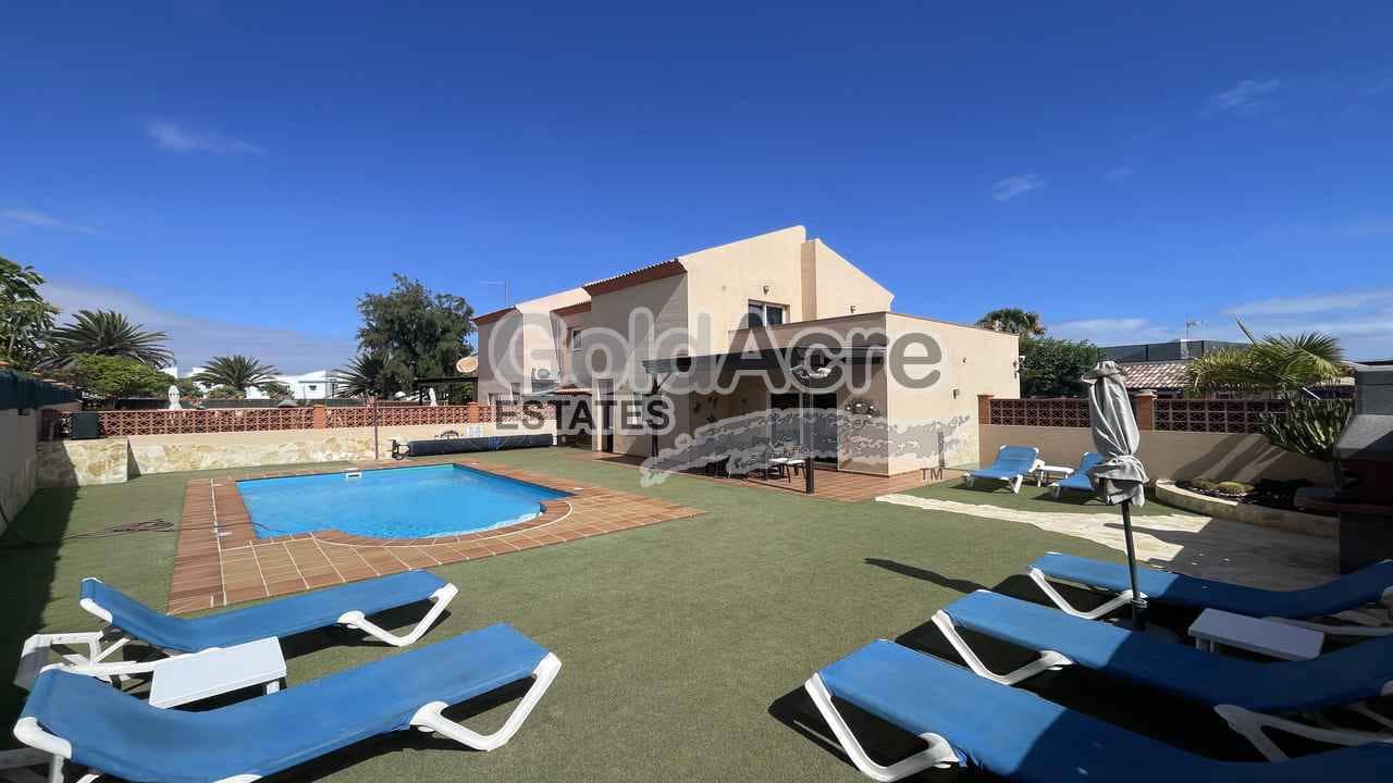 3 quarto Moradia para venda em Corralejo com piscina - 515 000 € (Ref: 9181325)