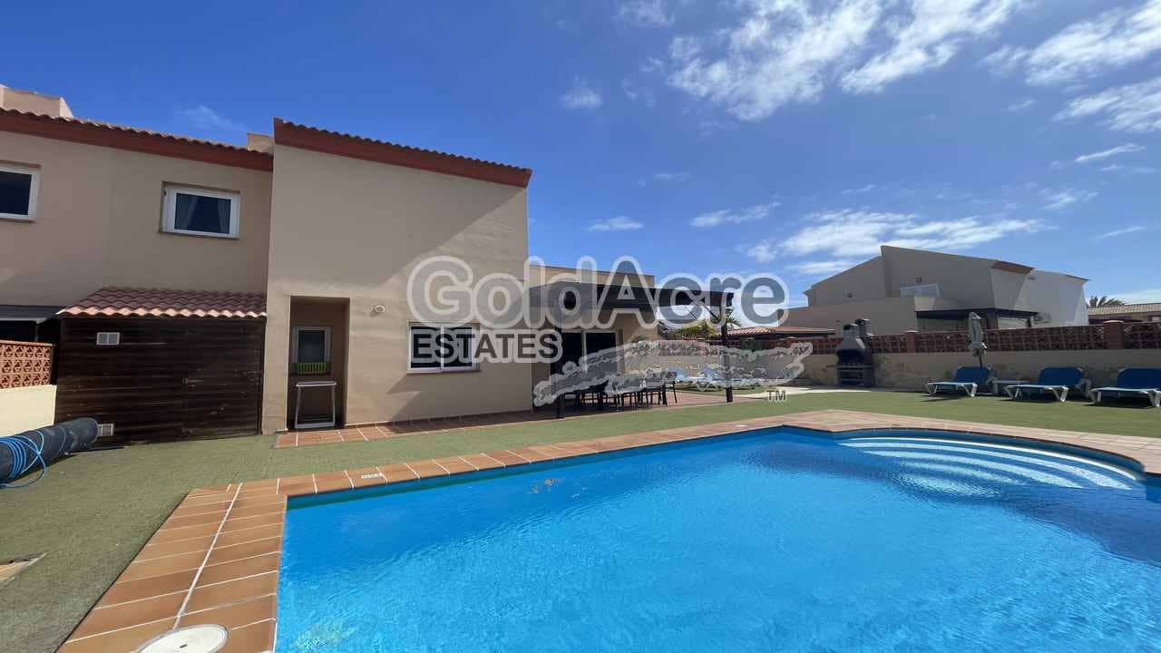 3 quarto Moradia para venda em Corralejo com piscina - 515 000 € (Ref: 9181325)