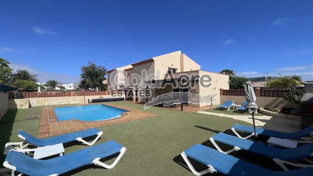 3 soverom Villa til salgs i Corralejo, La Oliva med svømmebasseng - € 515 000 (Ref: 9181325)