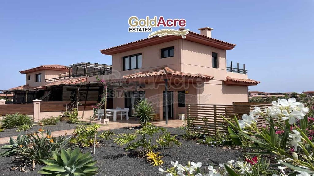 2 slaapkamer Villa te koop in Majanicho met zwembad - € 269.000 (Ref: 9192670)