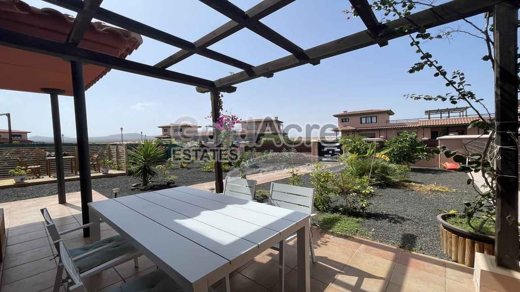 2 slaapkamer Villa te koop in Majanicho met zwembad - € 269.000 (Ref: 9192670)