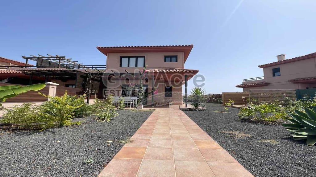 2 slaapkamer Villa te koop in Majanicho met zwembad - € 269.000 (Ref: 9192670)