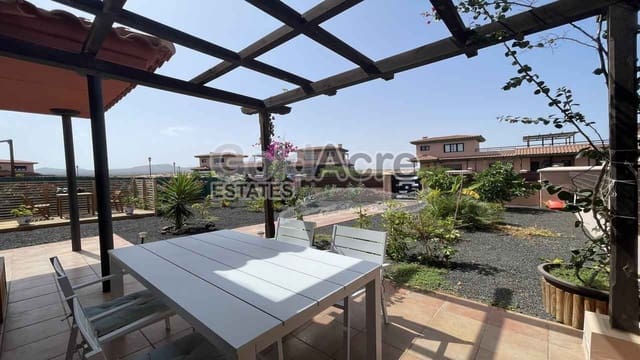 2 soveværelse Villa til salg i Majanicho, La Oliva med swimmingpool - € 269.000 (Ref: 9192670)