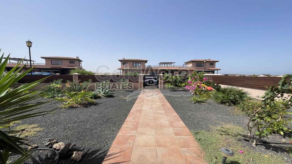 2 slaapkamer Villa te koop in Majanicho met zwembad - € 269.000 (Ref: 9192670)