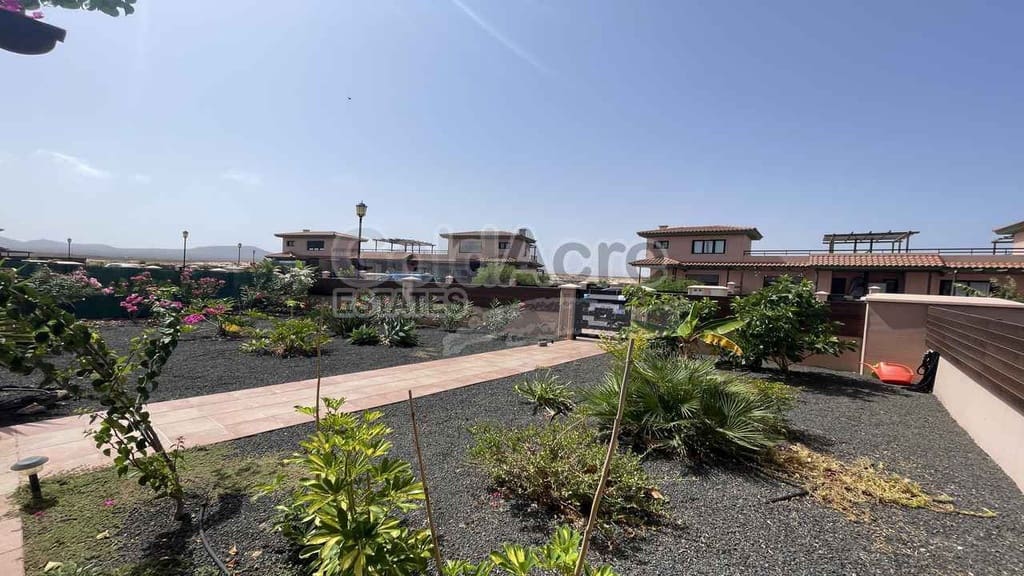 2 slaapkamer Villa te koop in Majanicho met zwembad - € 269.000 (Ref: 9192670)