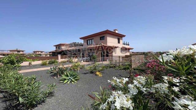 2 soveværelse Villa til salg i Majanicho, La Oliva med swimmingpool - € 269.000 (Ref: 9192670)