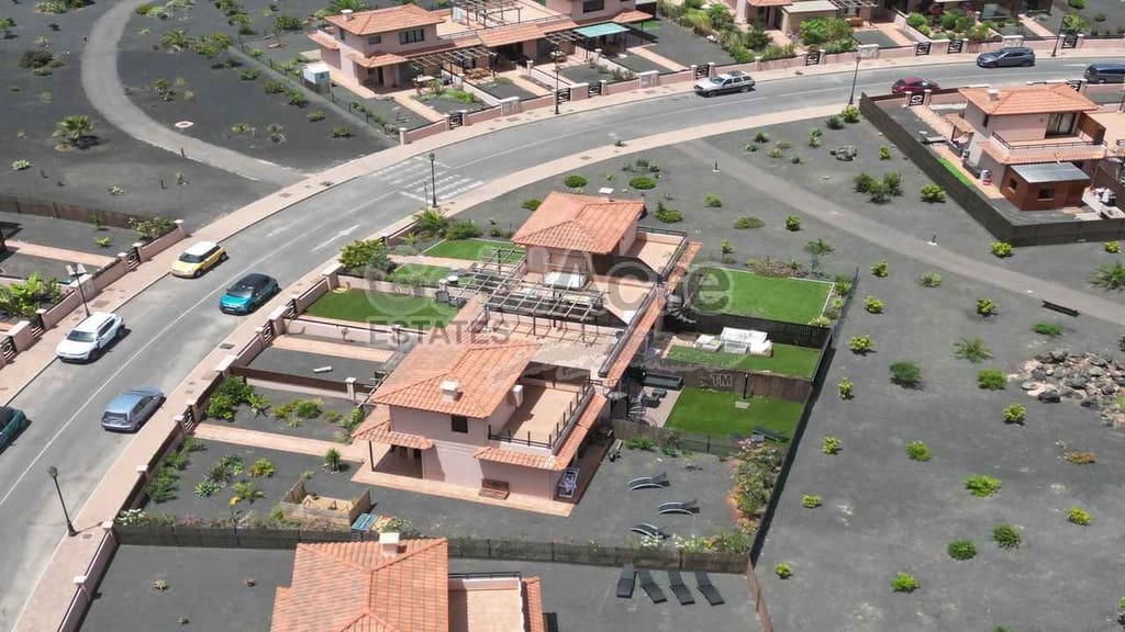 2 slaapkamer Villa te koop in Majanicho met zwembad - € 269.000 (Ref: 9192670)