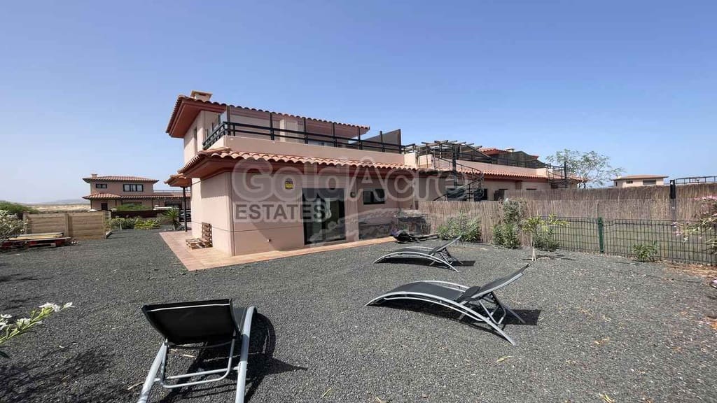 2 slaapkamer Villa te koop in Majanicho met zwembad - € 269.000 (Ref: 9192670)