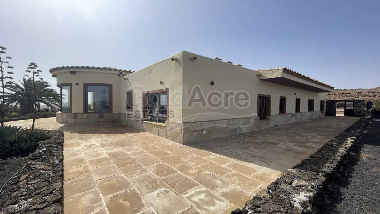 4 bedroom Villa for sale in Villaverde with pool - € 1,295,000 (Ref: 9192671)
