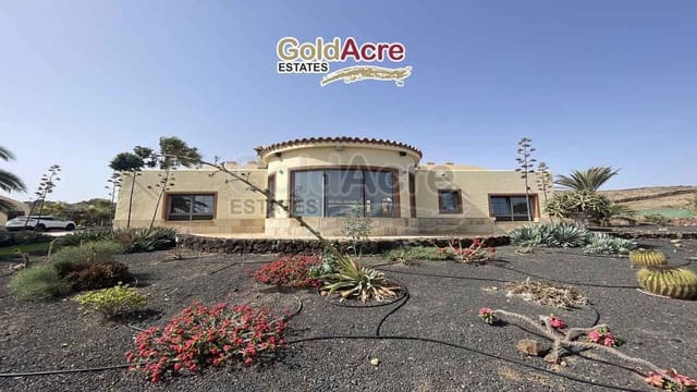 4 sypialnia Willa na sprzedaż w Villaverde, La Oliva z basenem - 875 000 € (Ref: 9192671)