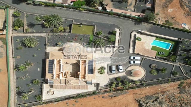 4 chambre Villa/Maison à vendre à Villaverde, La Oliva avec piscine garage - 875 000 € (Ref: 9192671)