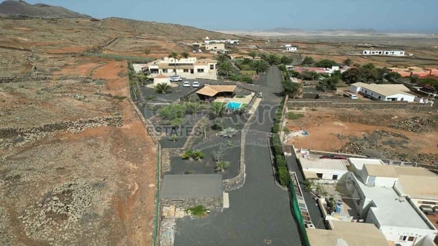4 quarto Moradia para venda em Villaverde, La Oliva com piscina garagem - 925 000 € (Ref: 9192671)