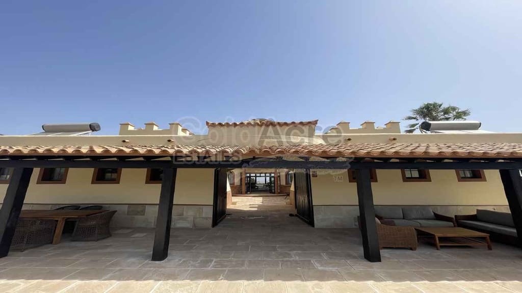4 bedroom Villa for sale in Villaverde with pool garage - € 925,000 (Ref: 9192671)