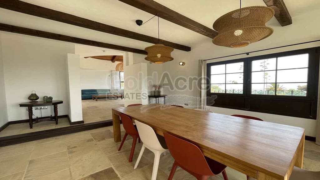 4 bedroom Villa for sale in Villaverde with pool garage - € 925,000 (Ref: 9192671)