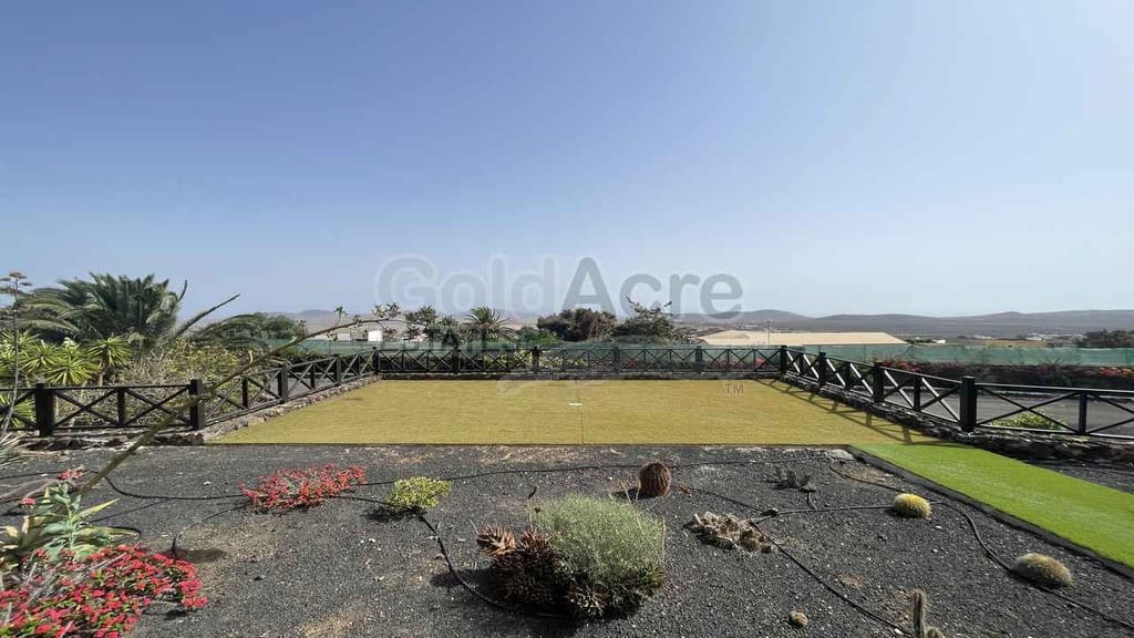 4 bedroom Villa for sale in Villaverde with pool garage - € 925,000 (Ref: 9192671)