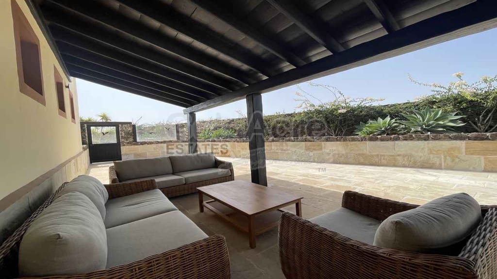 4 bedroom Villa for sale in Villaverde with pool garage - € 925,000 (Ref: 9192671)