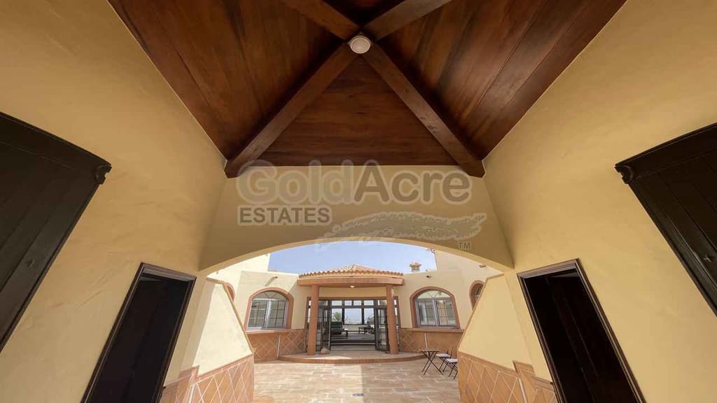 4 bedroom Villa for sale in Villaverde with pool garage - € 925,000 (Ref: 9192671)