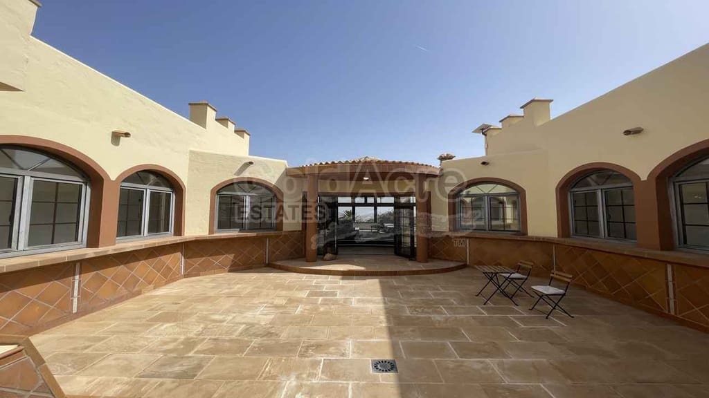 4 bedroom Villa for sale in Villaverde with pool garage - € 925,000 (Ref: 9192671)