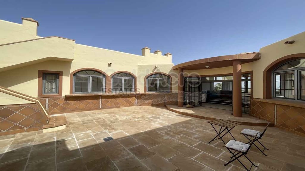 4 bedroom Villa for sale in Villaverde with pool garage - € 925,000 (Ref: 9192671)