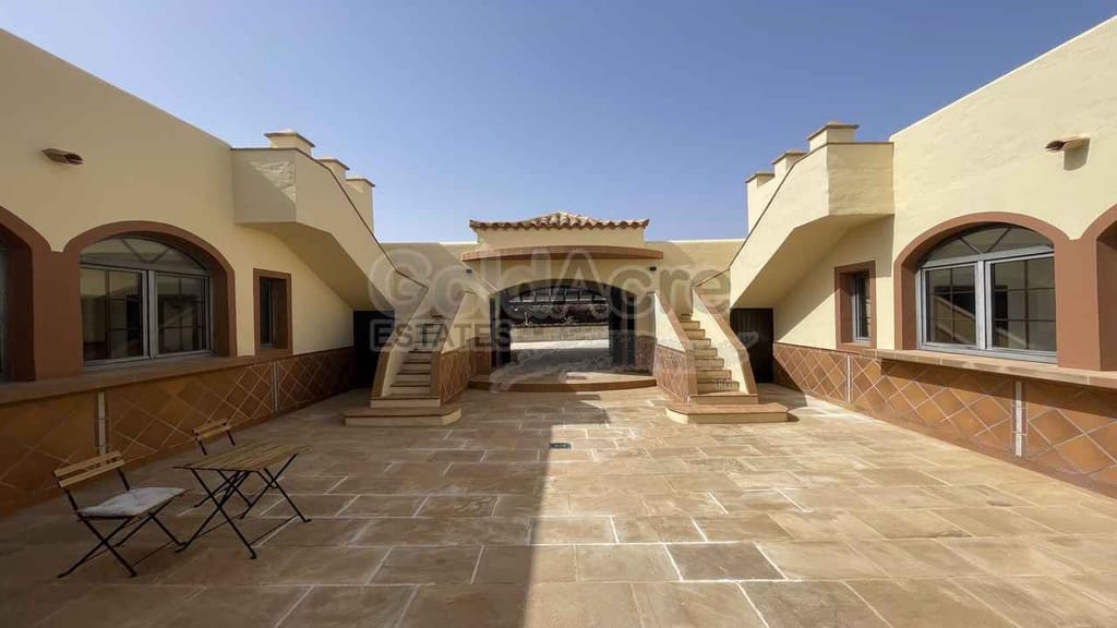 4 bedroom Villa for sale in Villaverde with pool garage - € 925,000 (Ref: 9192671)
