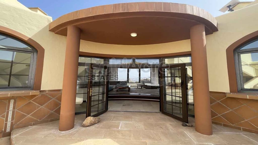 4 bedroom Villa for sale in Villaverde with pool garage - € 925,000 (Ref: 9192671)