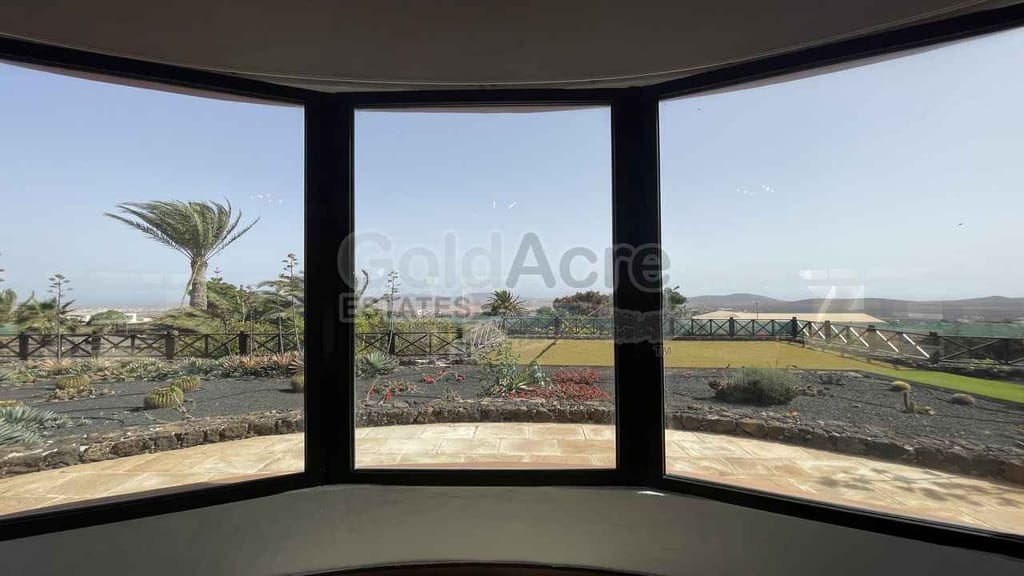 4 bedroom Villa for sale in Villaverde with pool garage - € 925,000 (Ref: 9192671)