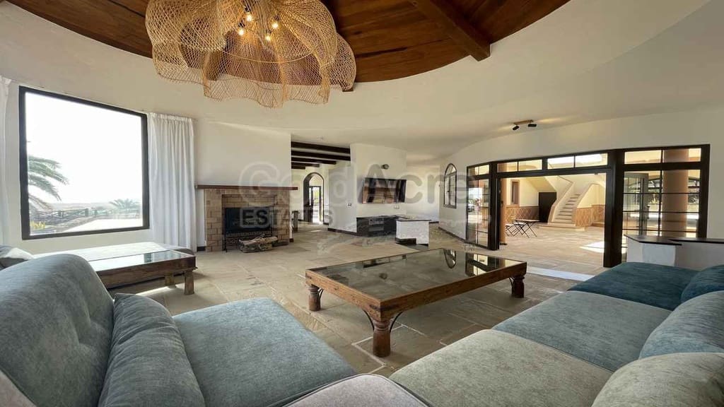 4 bedroom Villa for sale in Villaverde with pool garage - € 925,000 (Ref: 9192671)